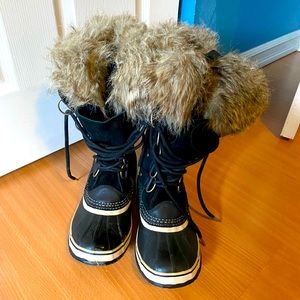 Sorel snow boots! Only worn a fee times